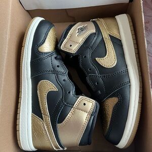 Jordan Kids Black and Gold Sneakers